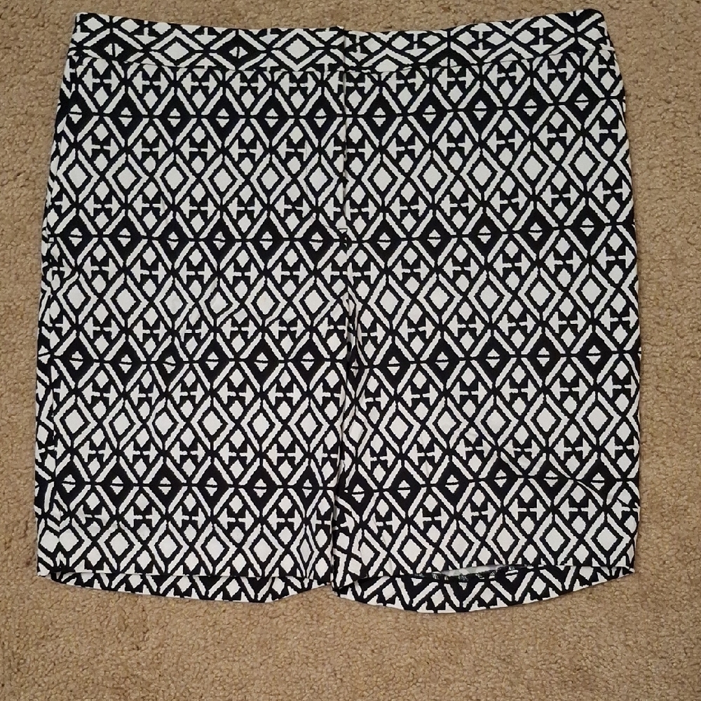Mario Serrani Black and White Geometric Bermudas
